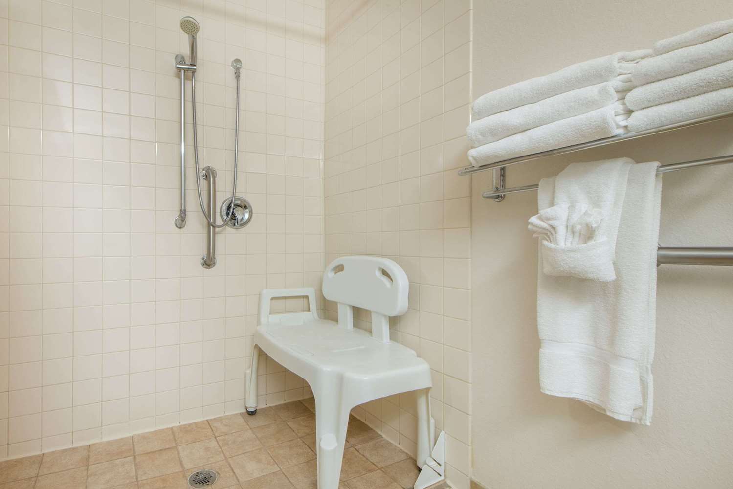 Microtel Inn & Suites by Wyndham Raton 20/21