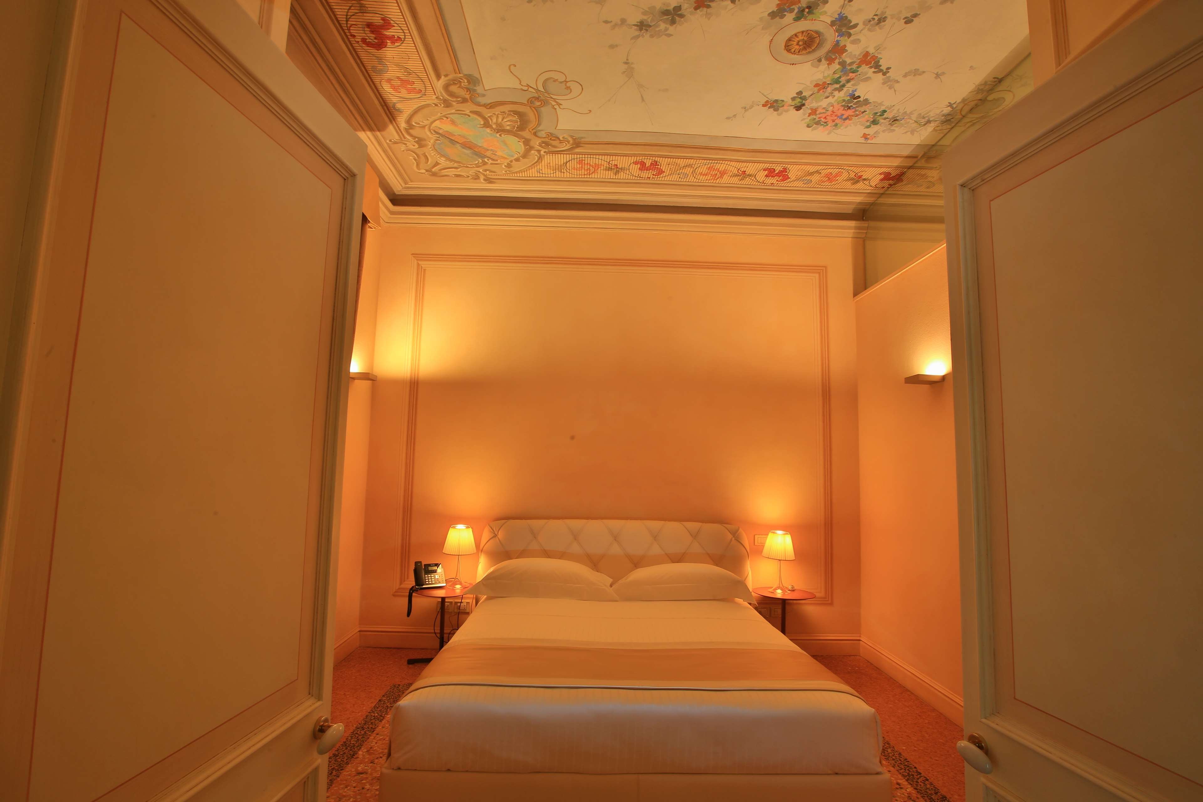 Hotel Rua Frati 48 in San Francesco 27/50