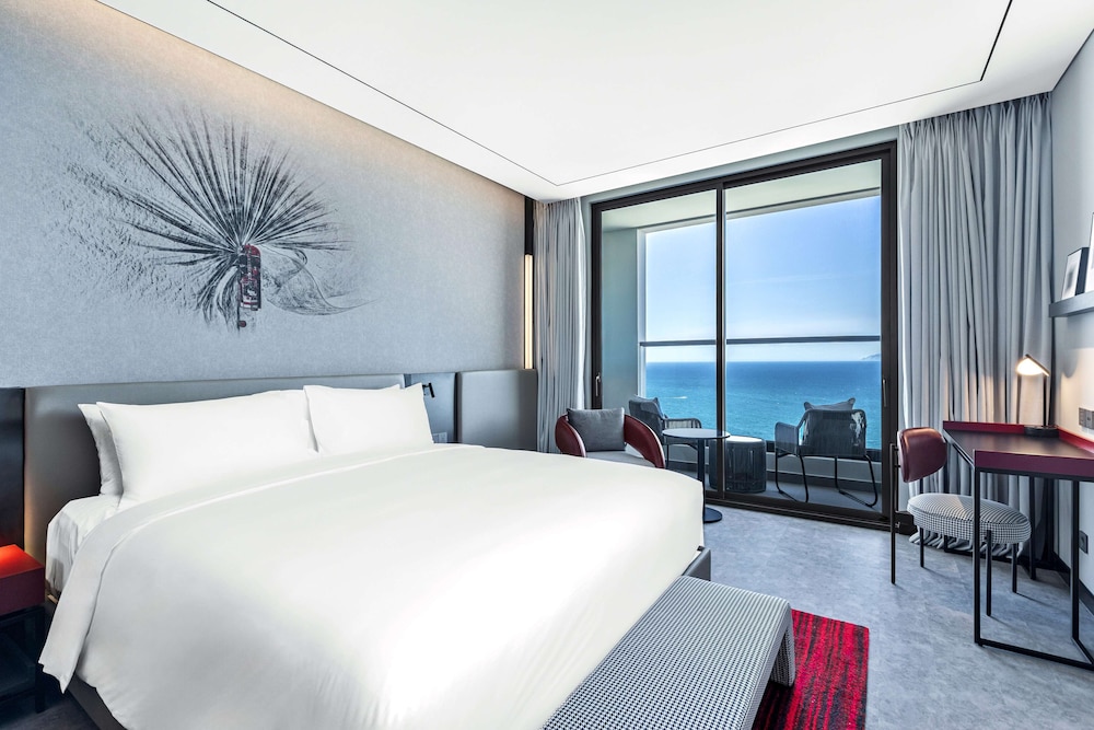 Radisson RED Danang 11/50