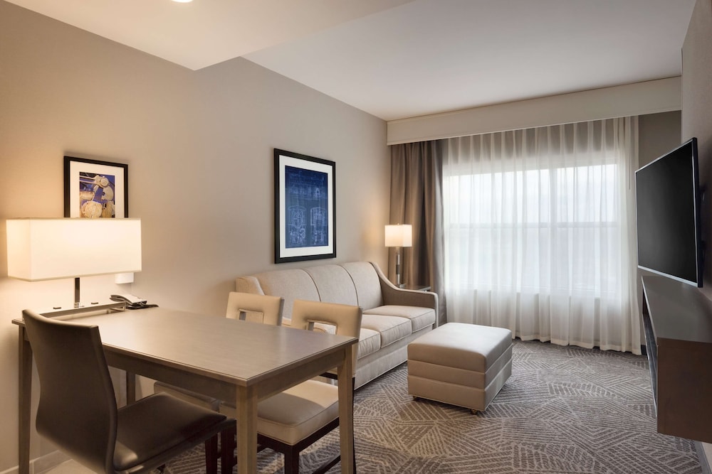Embassy Suites by Hilton Kansas City Olathe 30/54