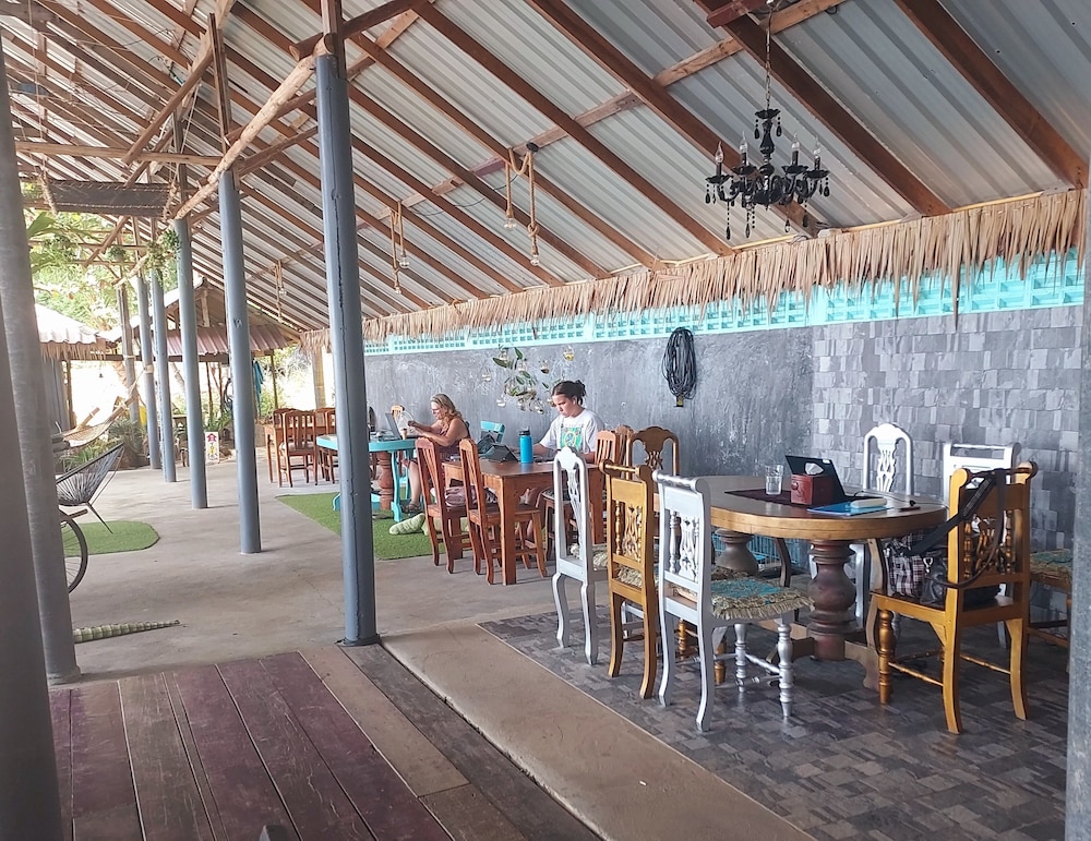 Cliff Cottage Resort 58/75