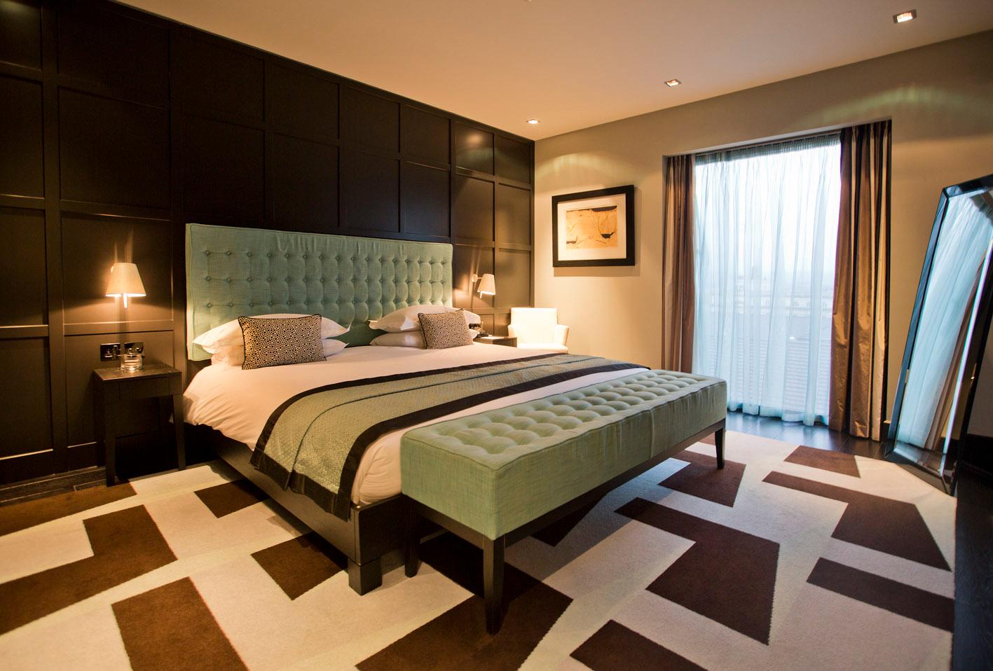 RESIDENCE, SUITE