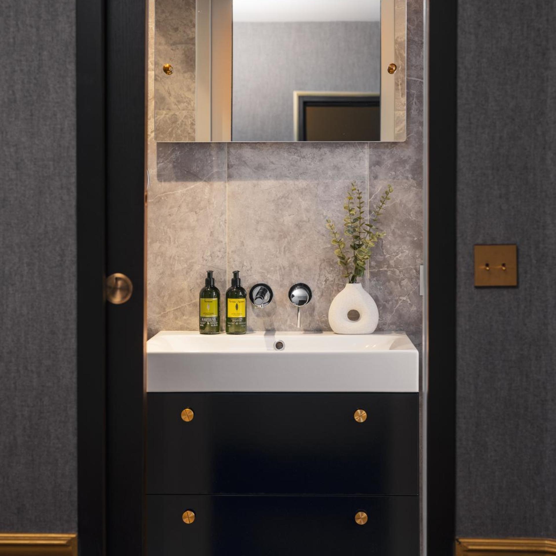 غرفة مفردة، Hotel Snob By Elegancia 7/7