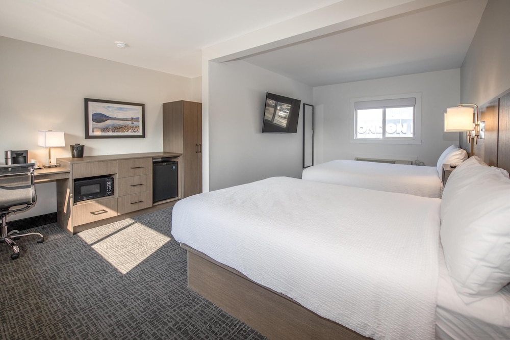 Coast Penticton Hotel 10/50