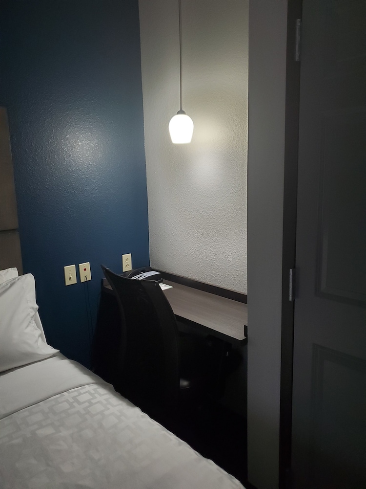 Candlewood Suites Knoxville Airport-Alcoa 30/73
