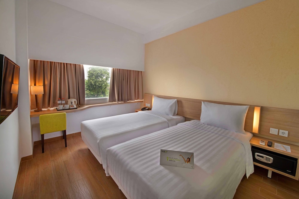 Standard, Twin Beds