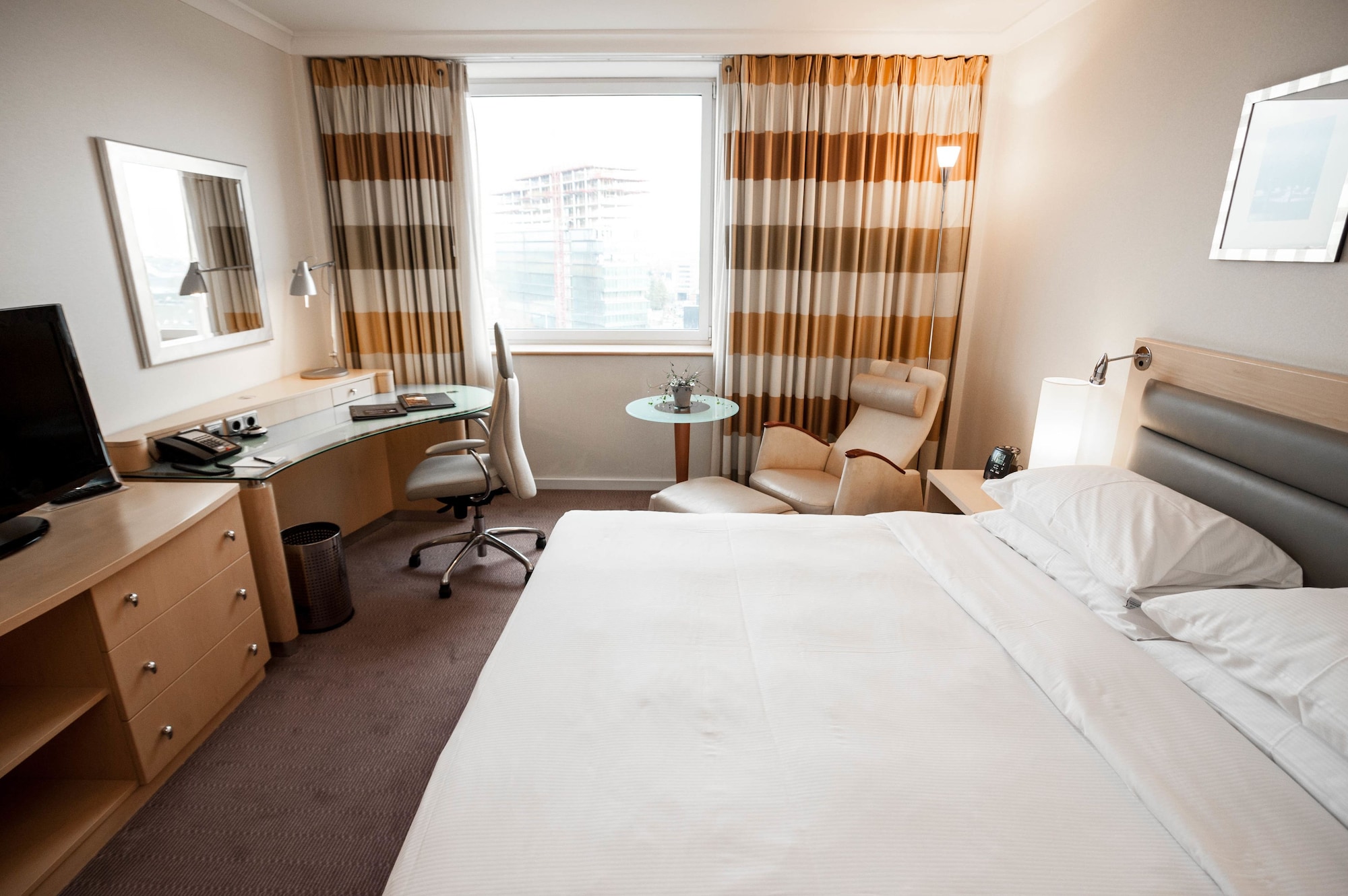 Business, Executive, King Bed, Lounge Access