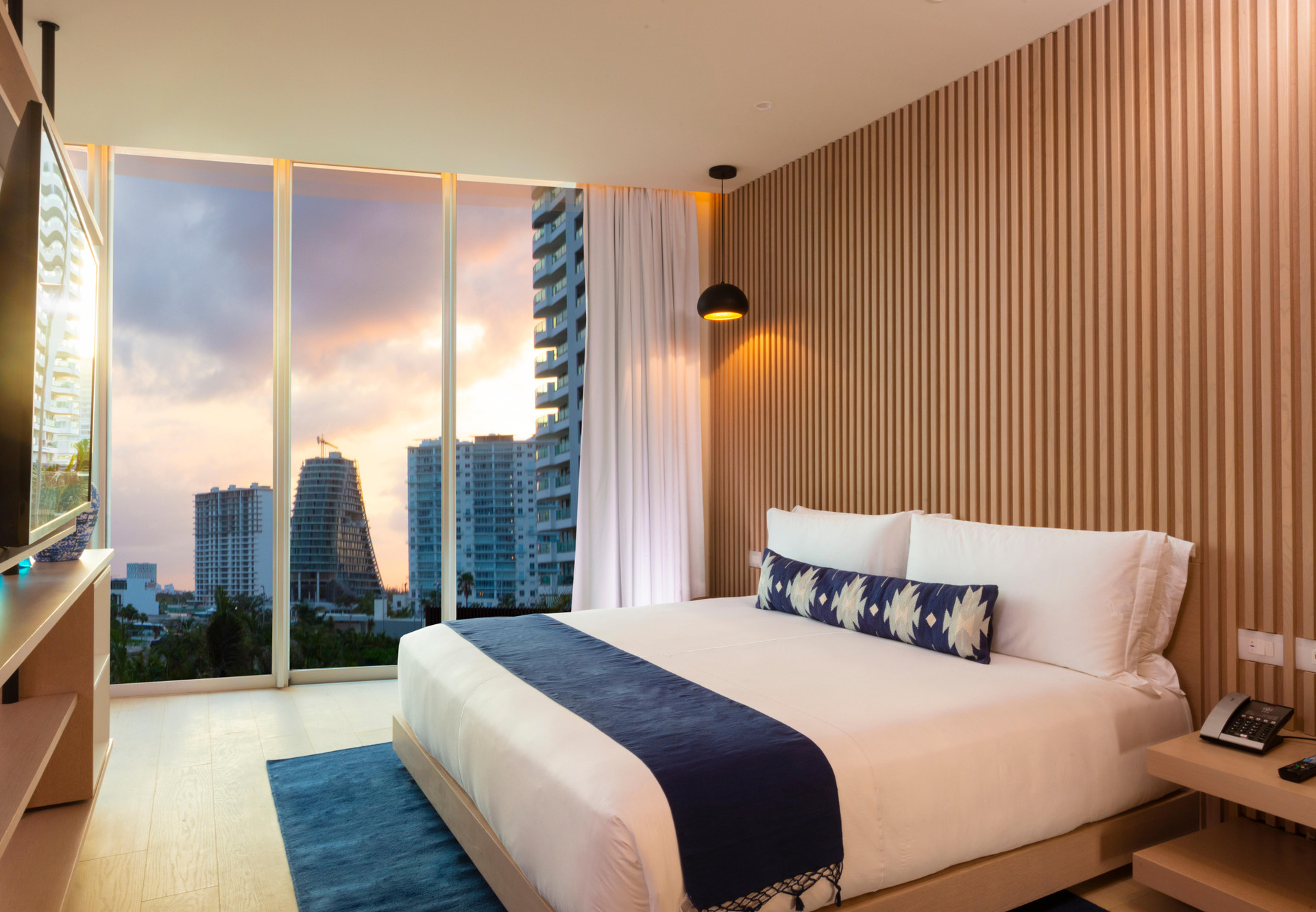 Superior, Double Bed, Street View