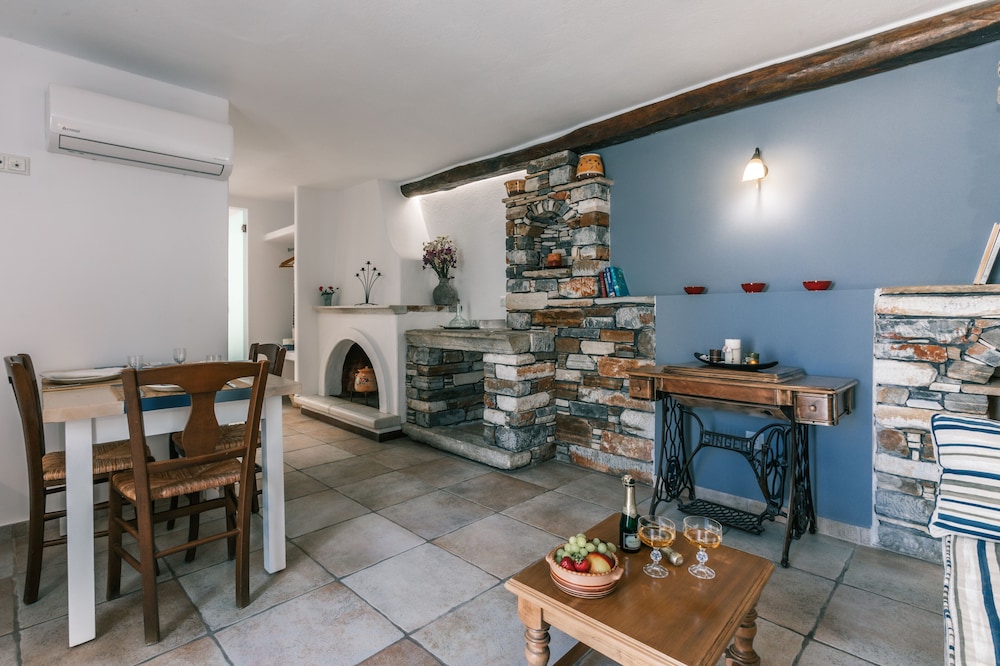 Arco Naxos Luxury Apartments 65/76
