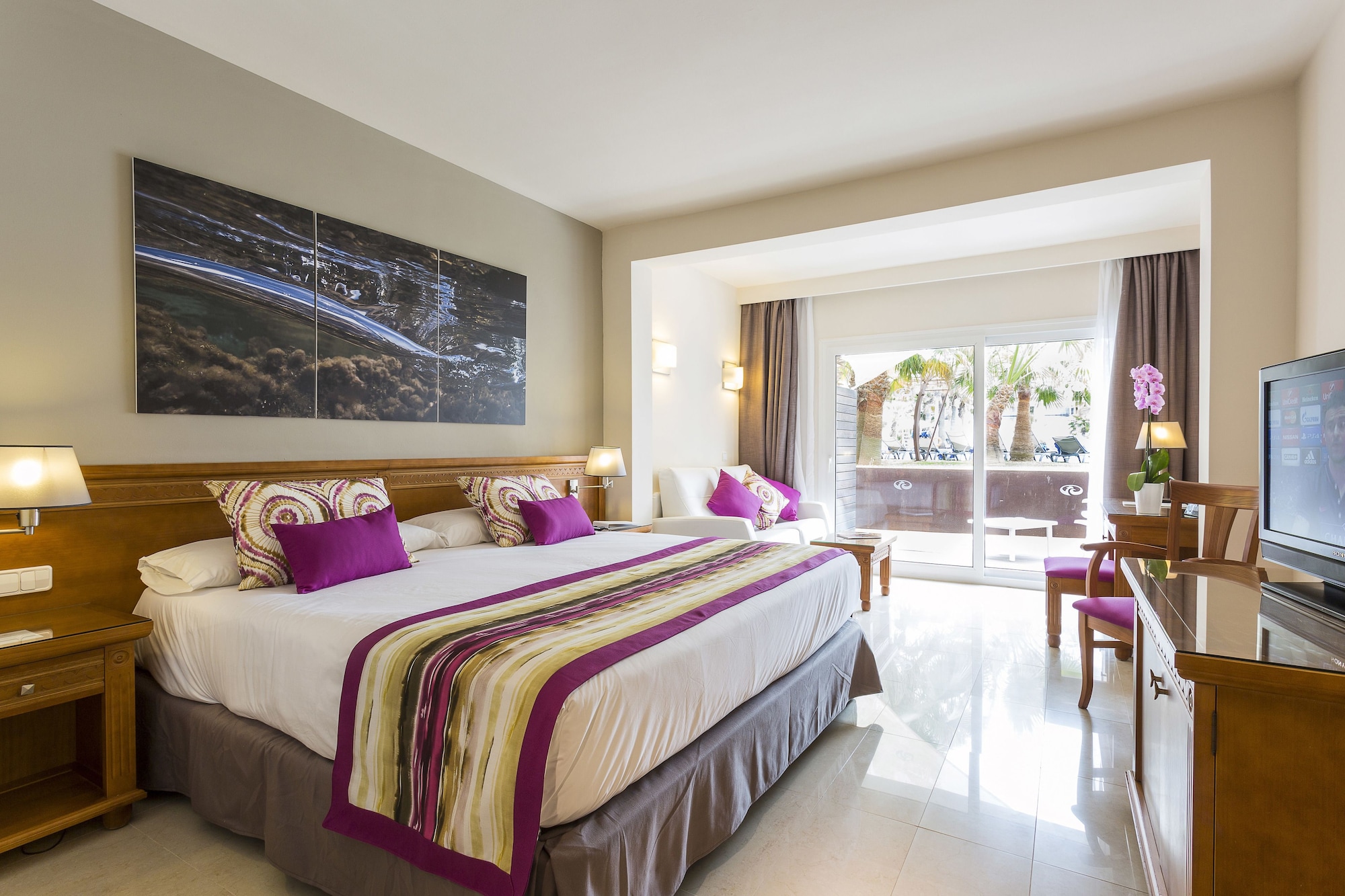 Superior, King Bed, Pool Side