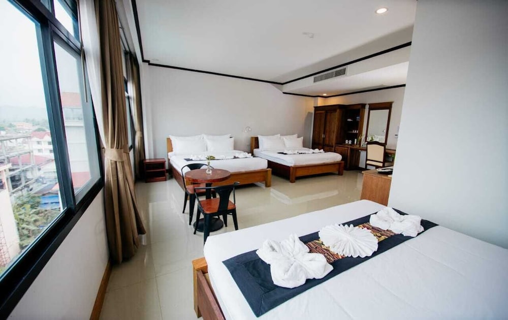 Sisombat Plaza Hotel 26/71