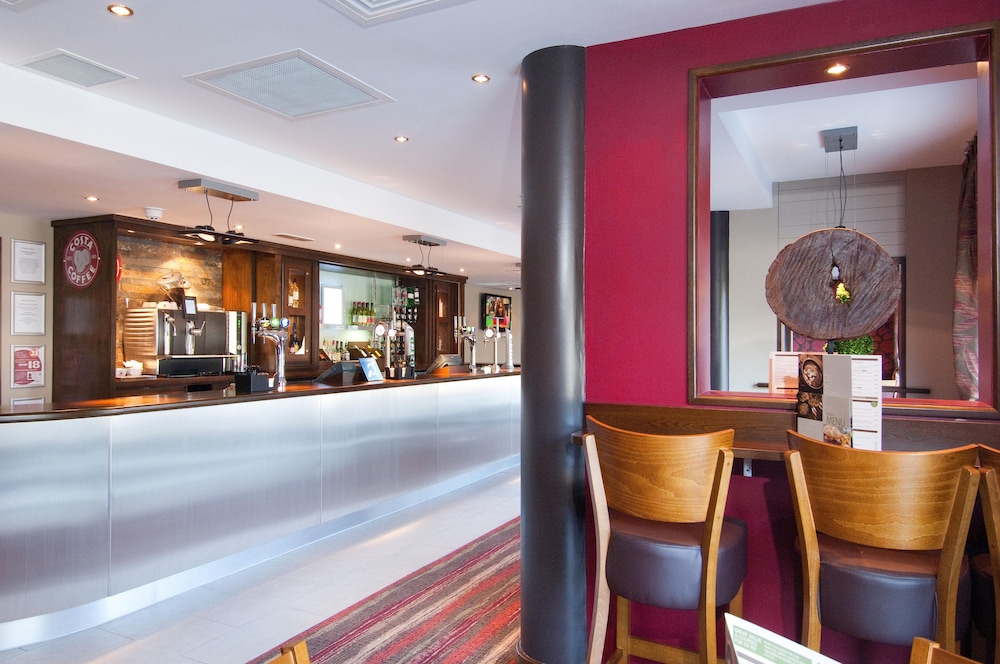 Premier Inn London Gatwick Airport Manor Royal 38/48