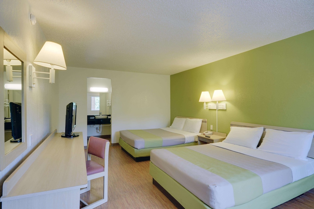 Motel6 Baytown, TX - Baytown East 37/63