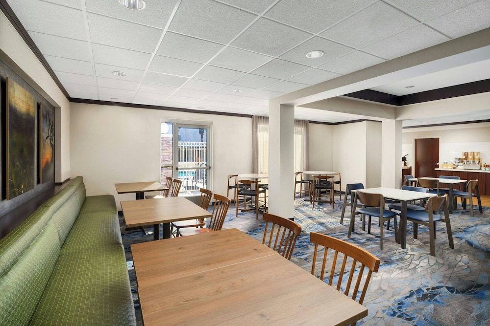 Fairfield Inn and Suites by Marriott Las Vegas South 44/57