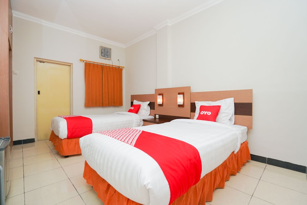 Oyo 2075 Graha Marina 32/54