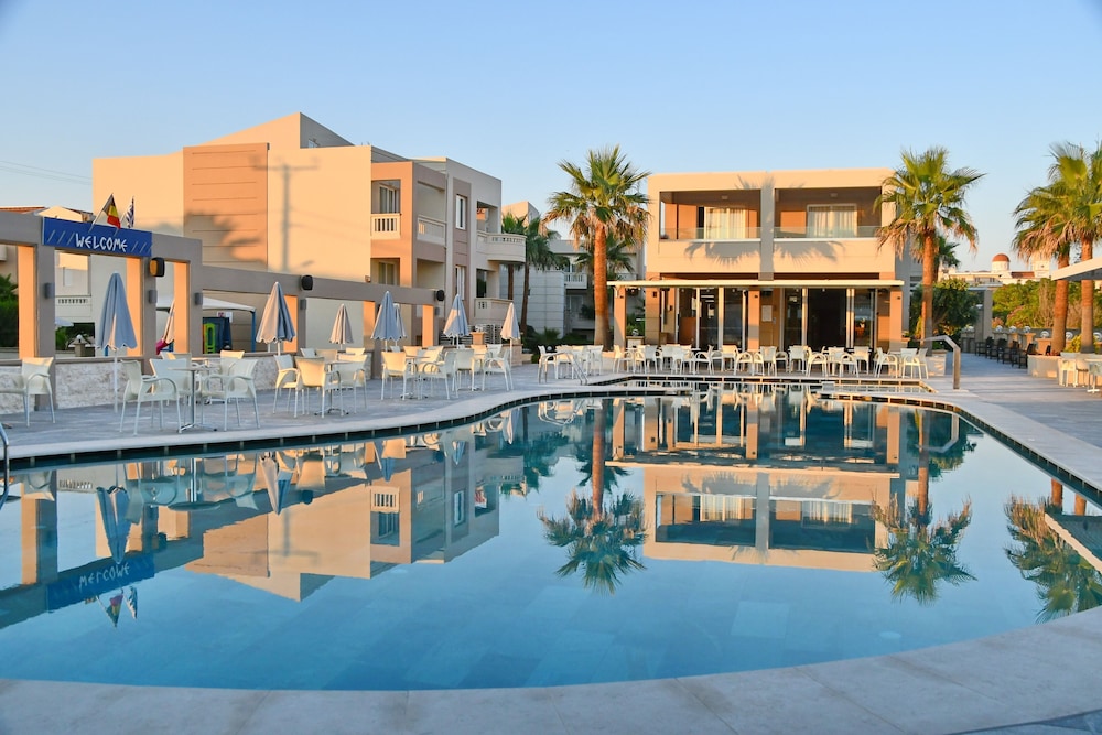 Castro Beach Hotel 7/55