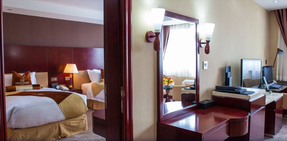 Grand Legacy Hotel 10/70