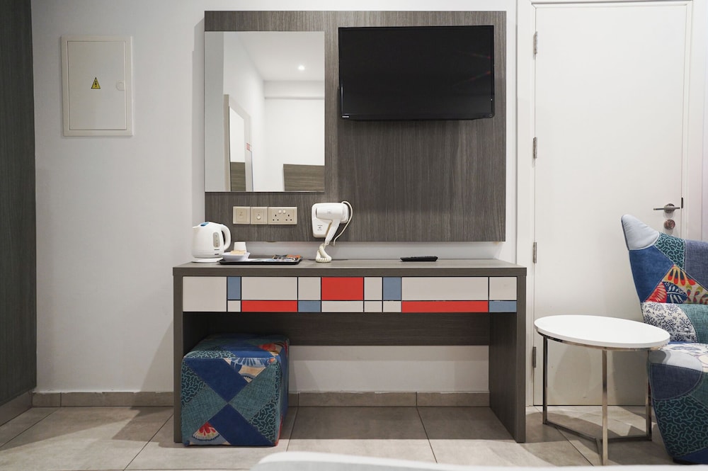Superior, Twin Beds, Nicholas Color Hotel 4/4