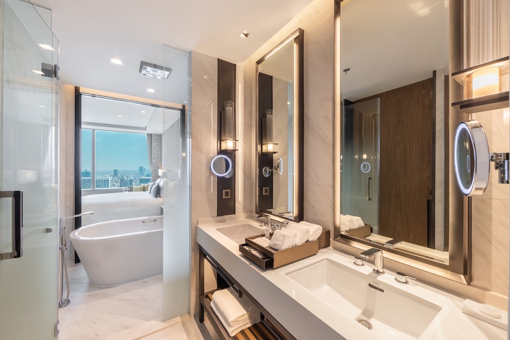 Eastin Grand Hotel Phayathai 49/50