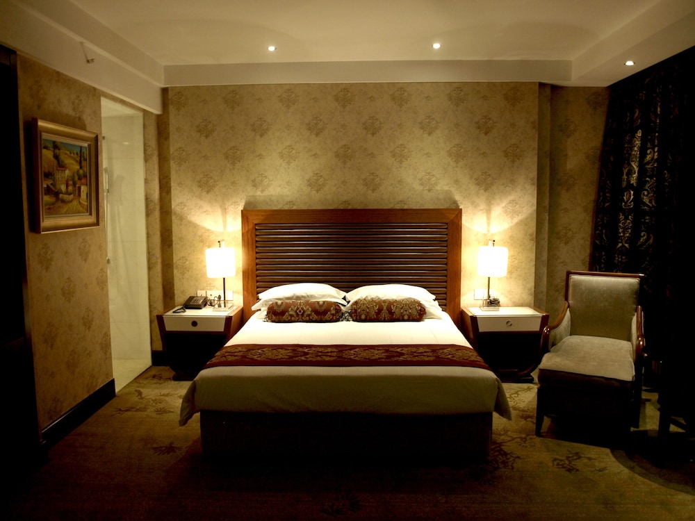 Zhenbao Holiday Hotel Nanjing Yuhua 5/12