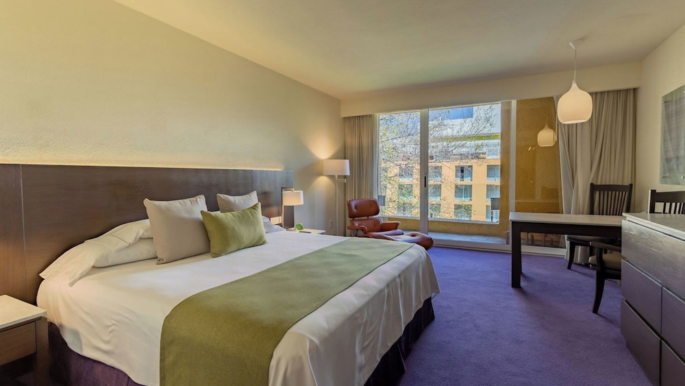Camino Real Club, King Bed