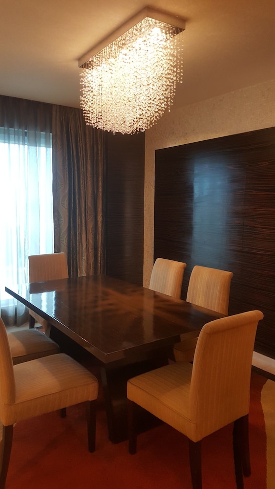 Vivanta Hyderabad, Begumpet 52/55