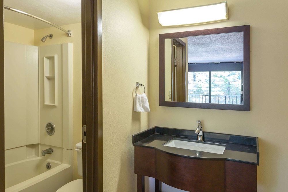 Days Inn by Wyndham Baltimore Northwest 12/51