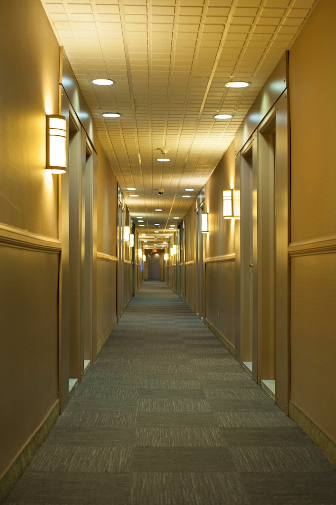 Quality Inn & Suites P.E. Trudeau Airport 12/26