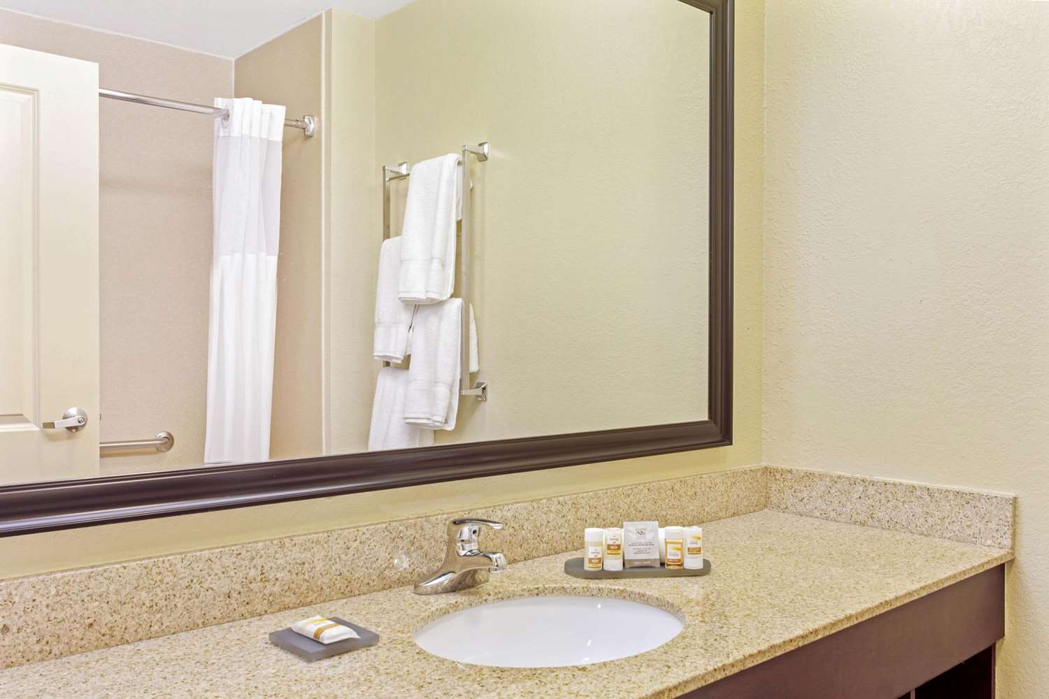 La Quinta Inn & Suites by Wyndham Lancaster 15/15