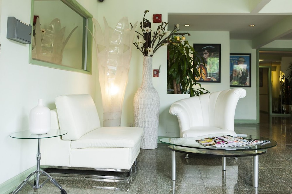 Hollywood Celebrity Hotel 28/47