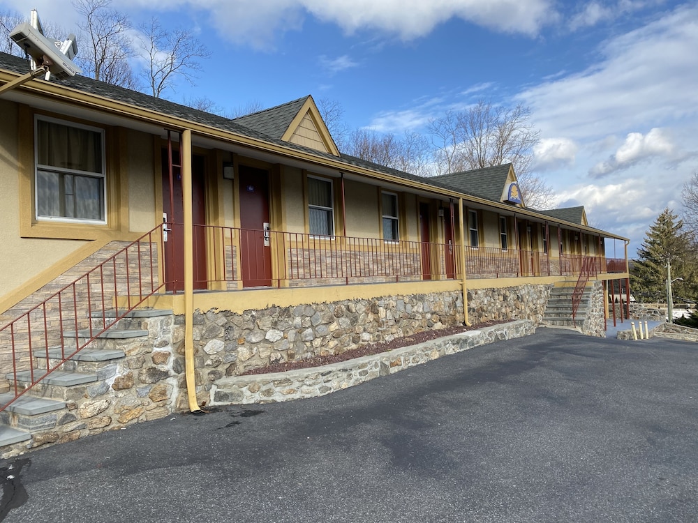 Golden Hill Inn Danbury 19/27