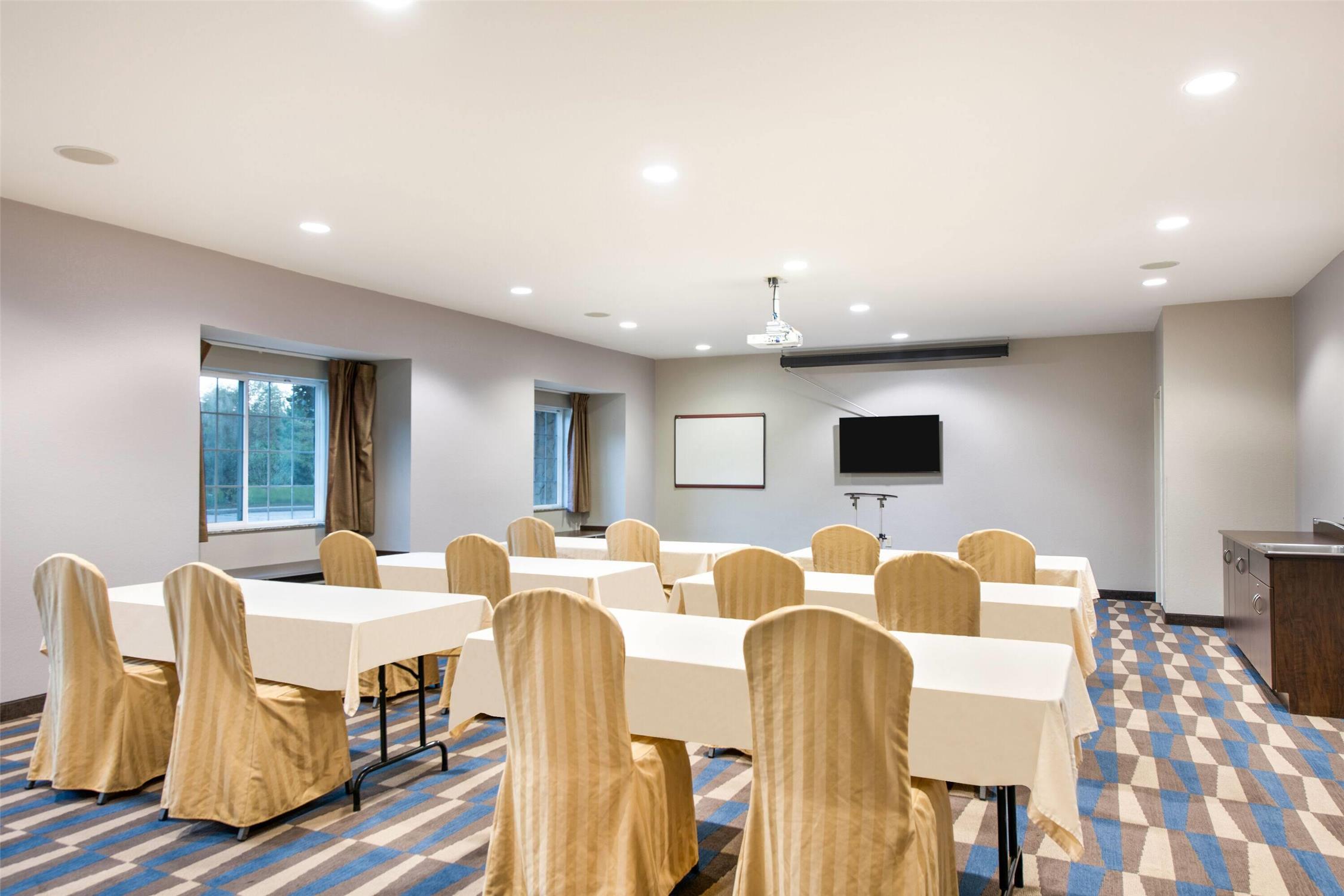 Microtel Inn and Suites By Wyndham Pearl River /Slidell 12/19