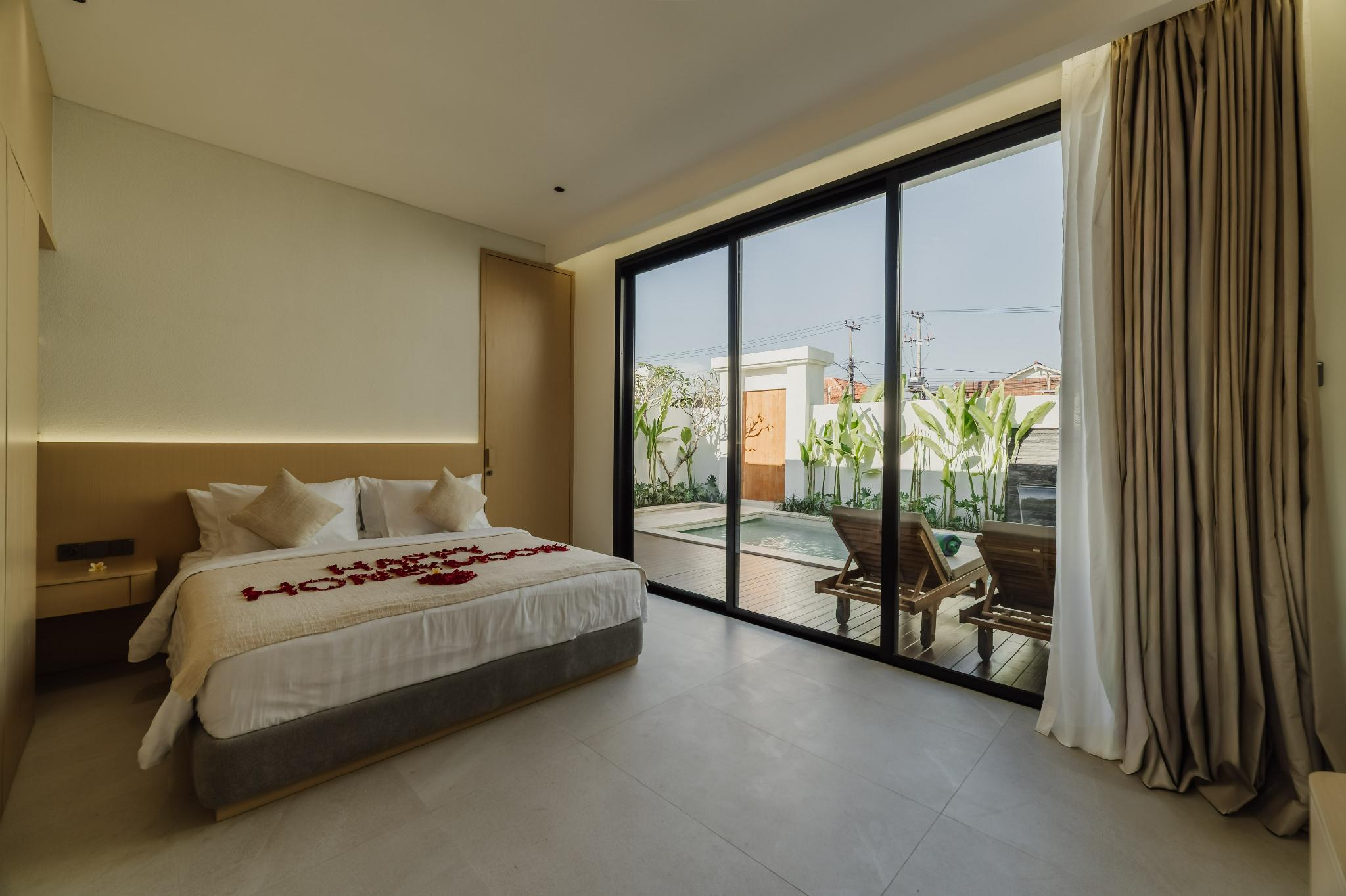 Coastal, Gracia, Retreat