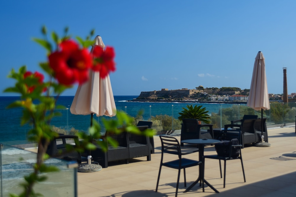 Archipelagos Hotel 26/46