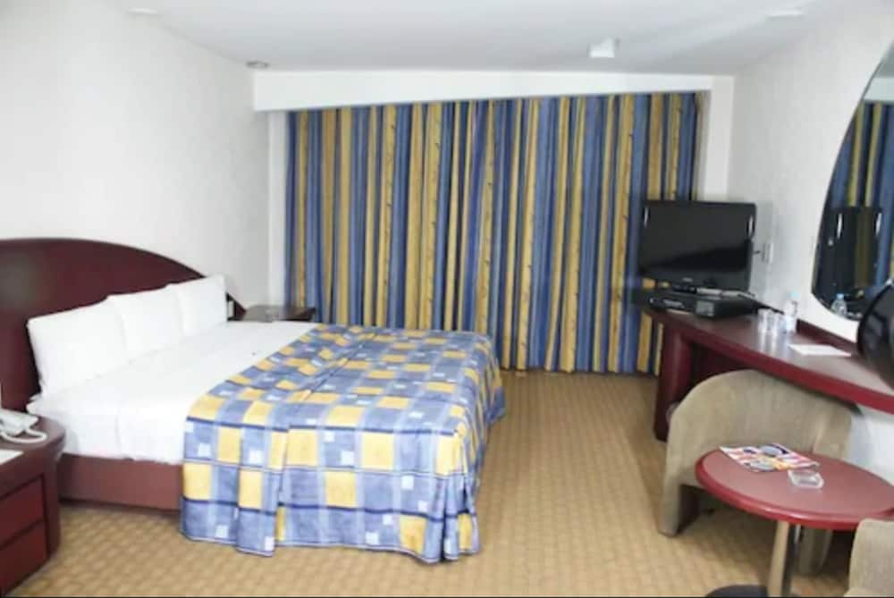 Concorde Hotel 18/73
