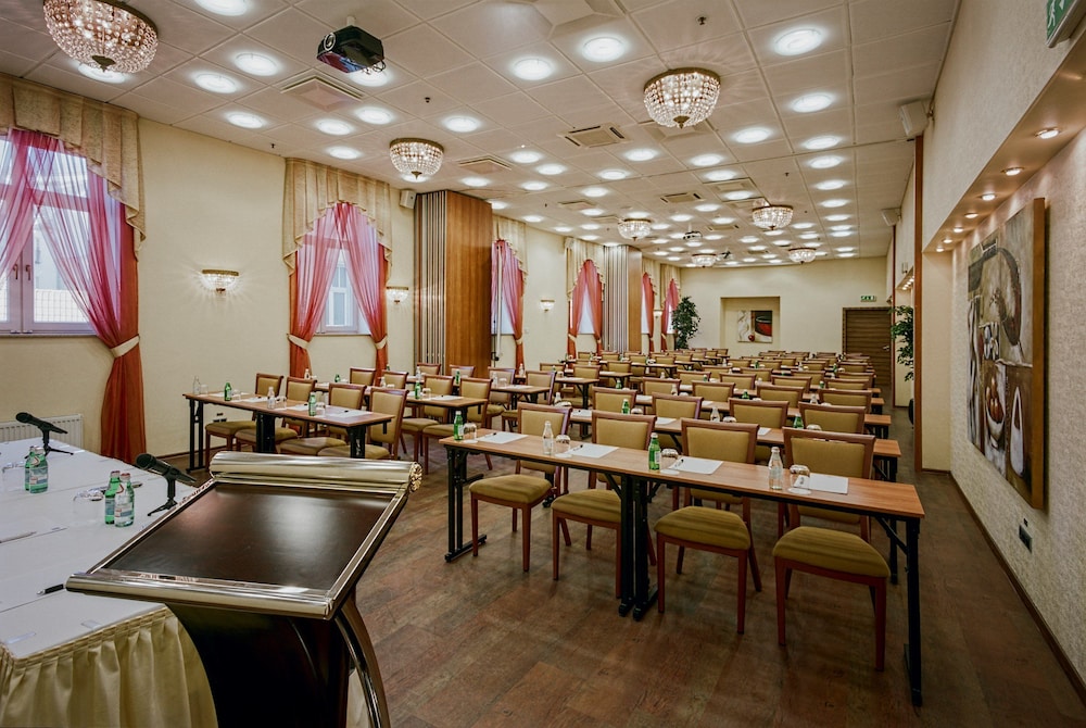 Avalon Hotel and Conferences 48/63