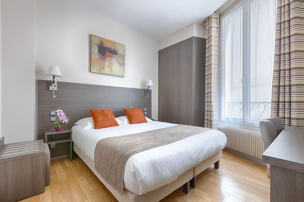 SUPERIOR, QUEEN BED
