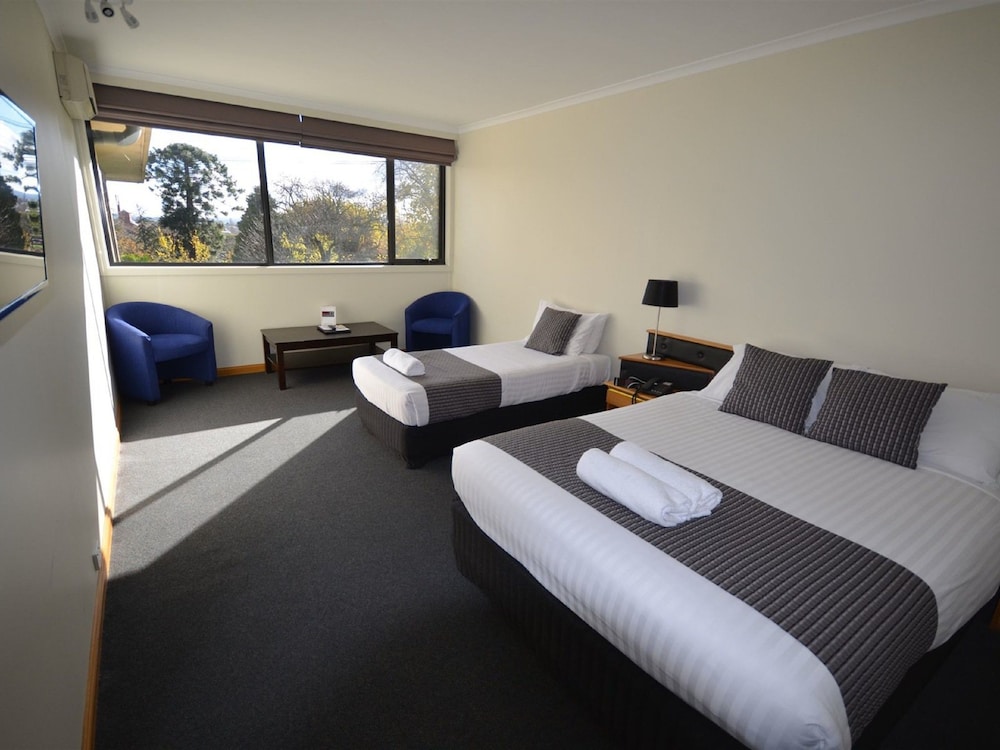 Commodore Regent Hotel 17/63