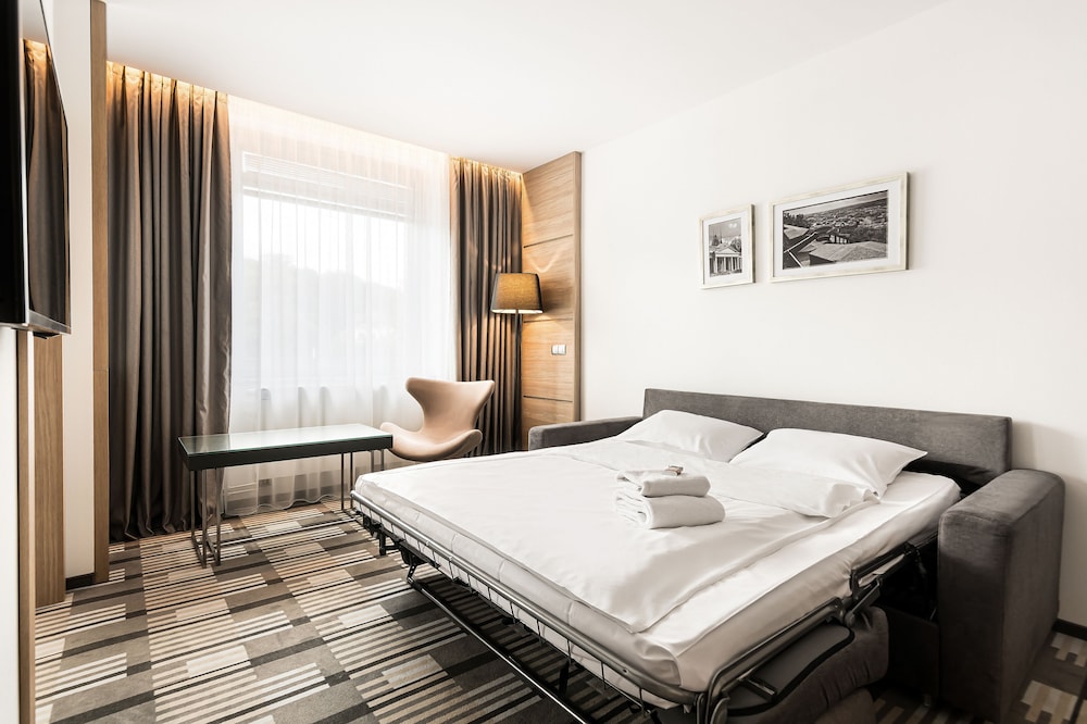 JUNIOR SUITE, STUDIO