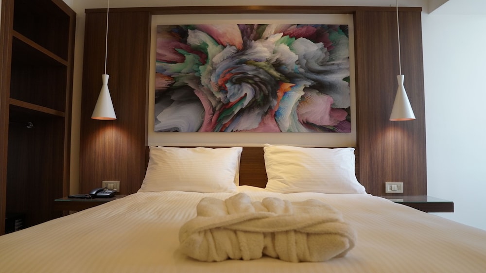 Tn&Co Hotel 8/27