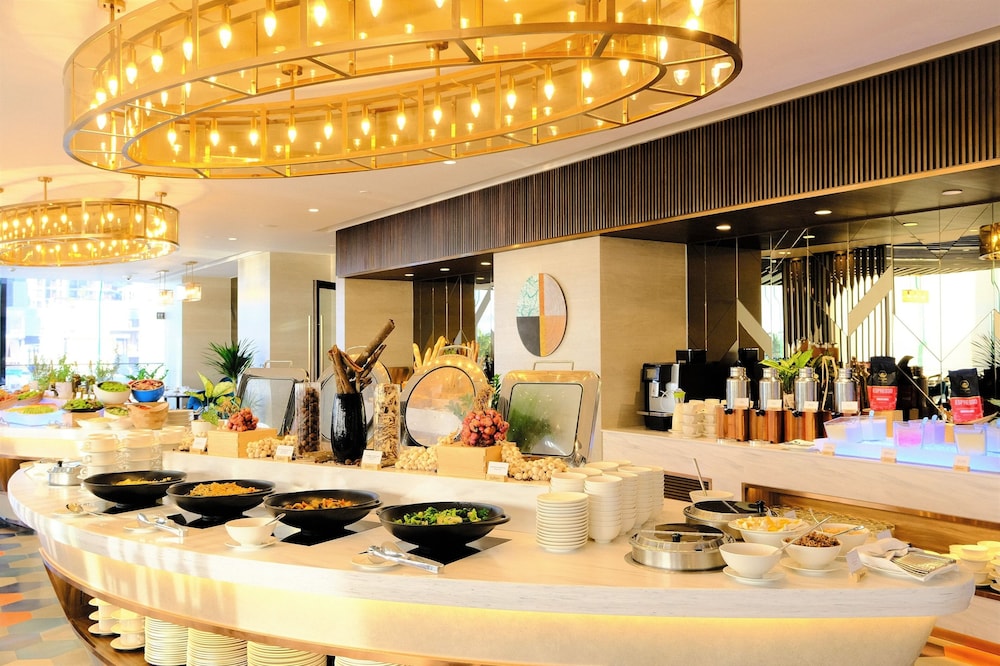 Radisson Hotel Danang 12/72