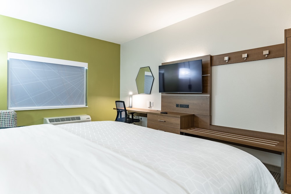 Holiday Inn Express And Suites Moundsville 24/61
