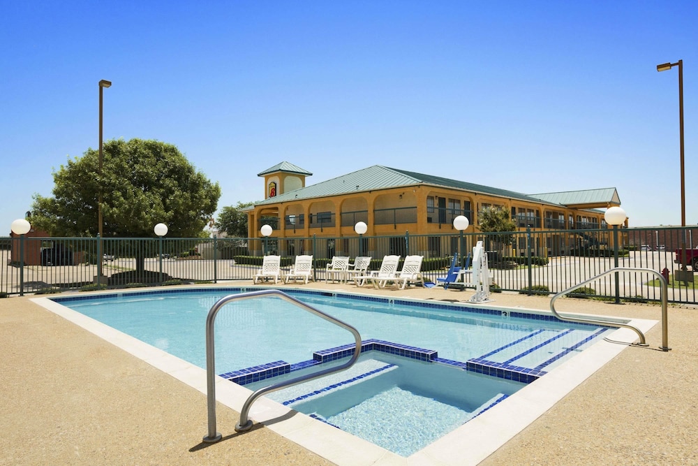 Super 8 by Wyndham Grand Prairie Southwest 5/24