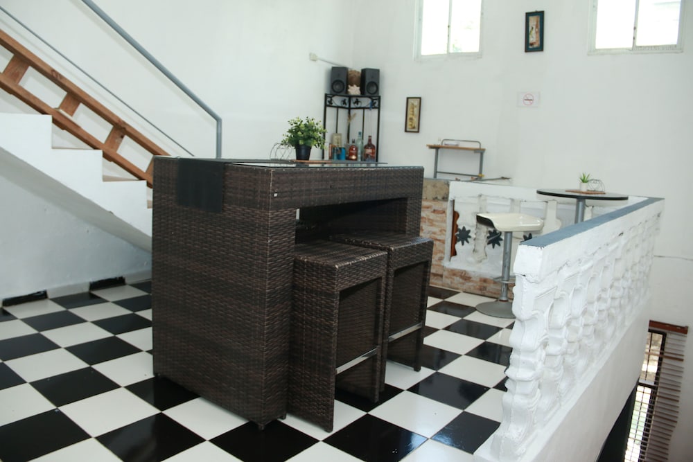 Aarony House Hotel 4/50
