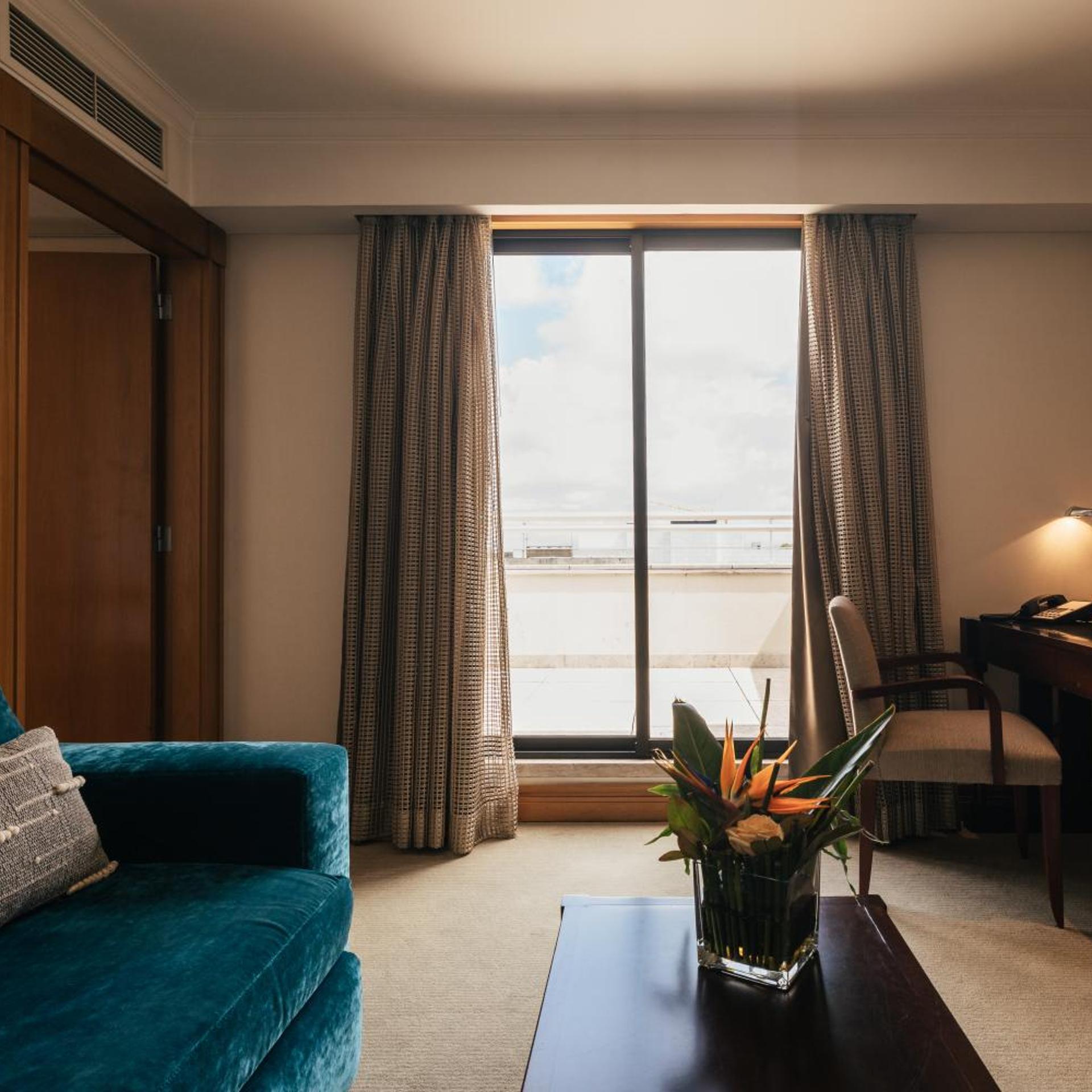 جناح جونيور، Marques de Pombal Hotel 5/6