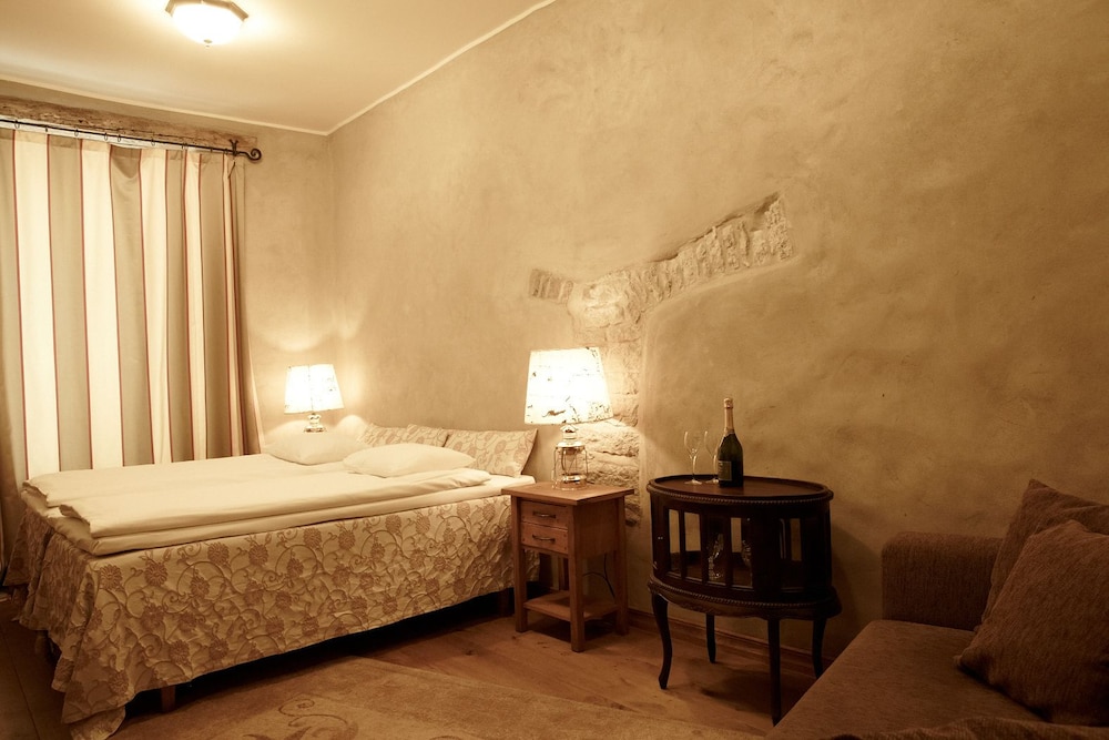 Cru Hotel 35/74