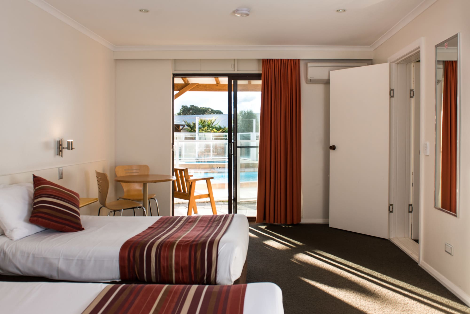 Room, 1 King and 1 Single Beds, Pool Side