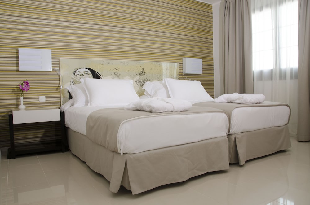 H10 White Suites - Adults Only 22/70
