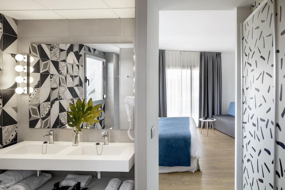 Aqua Hotel Onabrava 28/71