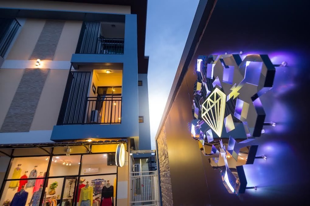 Petch Ranong At Town 1/23